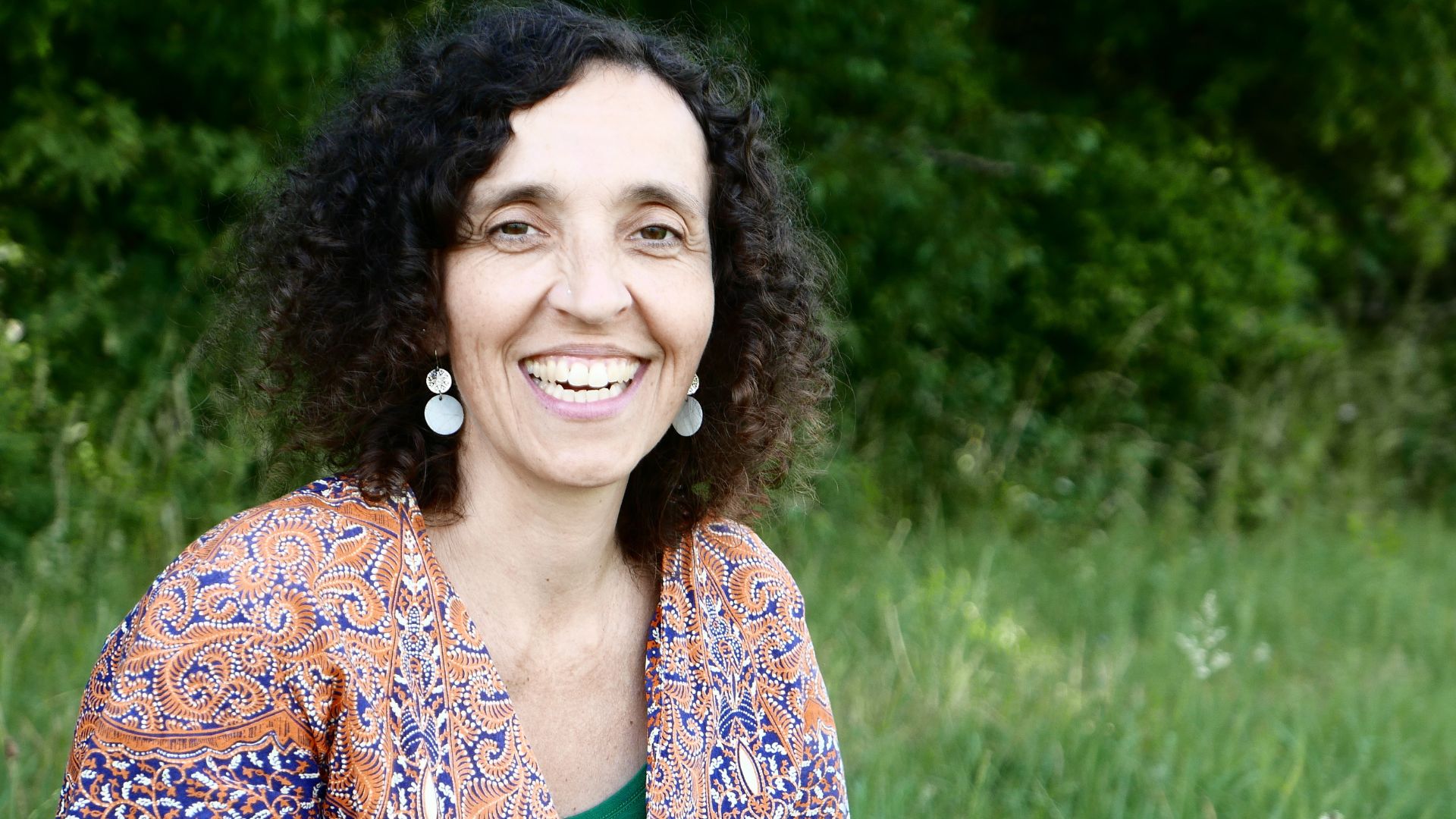 Podcast-Gäst:in Julia, Familienbegleiterin für neurodivergente Schulkinder